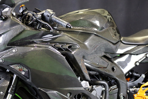 Ninja ZX-25R (2020-) タンクサイドカバーSPL --