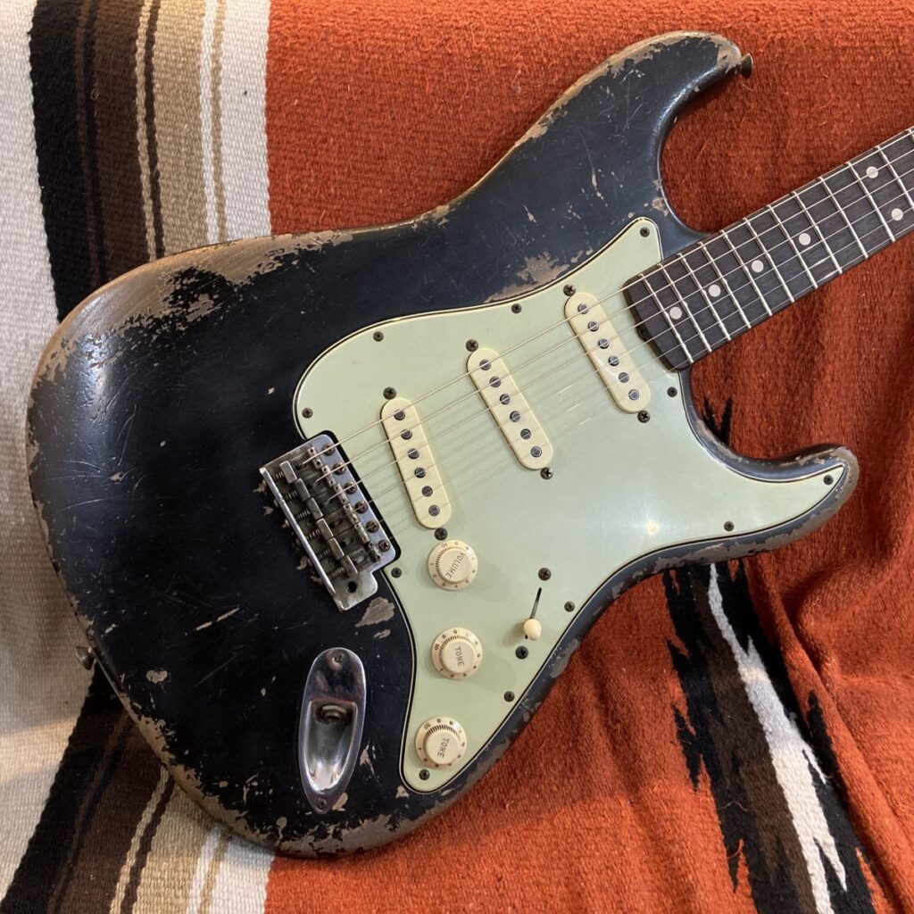 CUSTOM-MADE Stratocaster Heavy Relic Black