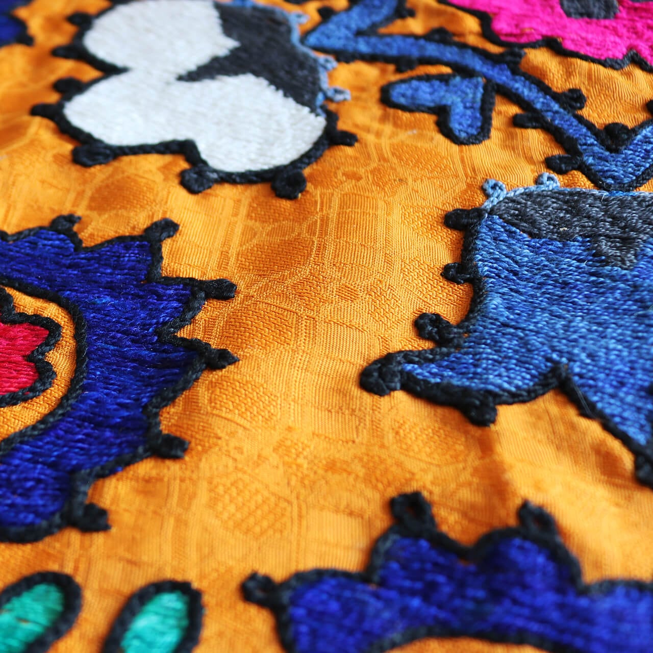 1点もの】スザニ刺繍 クロス 綿花 イエロー系 花 【約65×57cm