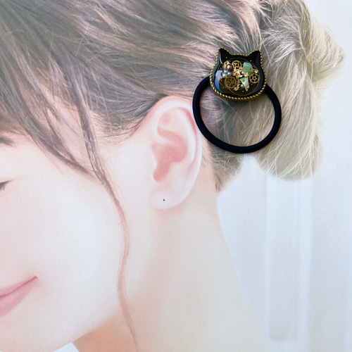 ねこちゃん♡レジンヘアゴム ネジと時間の世界 黒の大人レジン