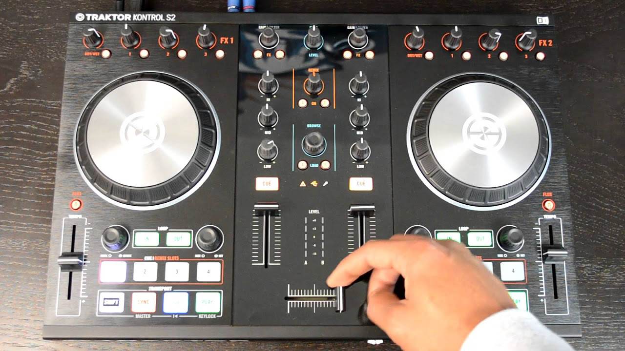 Native Instruments Traktor Kontrol S2 MK2 Digital DJ Controller