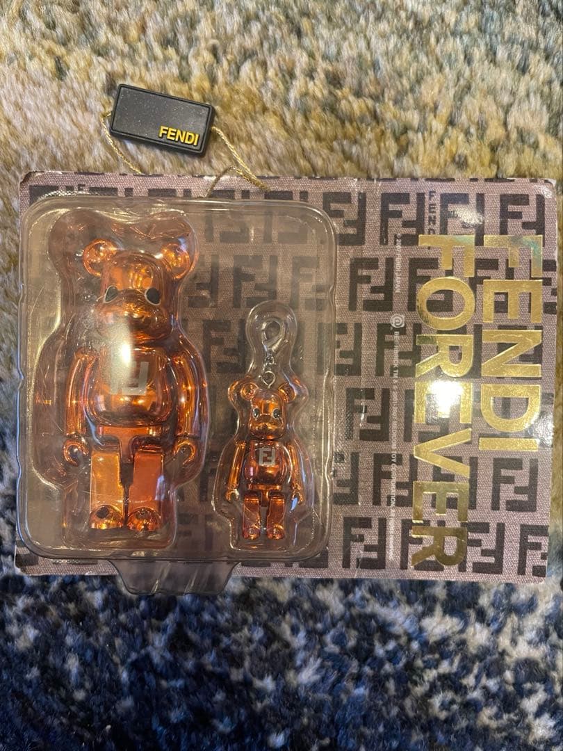 希少！！【非売品】FENDI BE@RBRICK ベアブリック2体セット 2026年最新】FENDI ベアブリックの人気アイテム - メルカリ