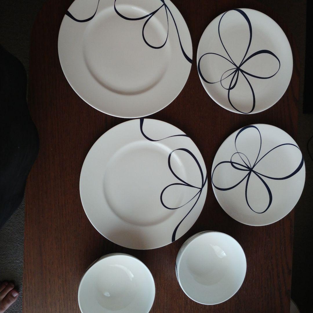 ウェッジウッドVERA WANG GLISSE食器セット 6点 Amazon.com: Vera Wang Wedgwood Vera Lace Gold 5-Piece Dinnerware