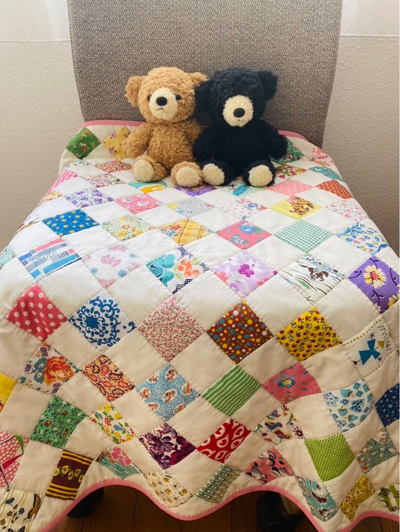パッチワークキルト　ビンテージの四角つなぎのキルト ハンドメイド キルトパッチワーク 四角つなぎタペストリー - メルカリ